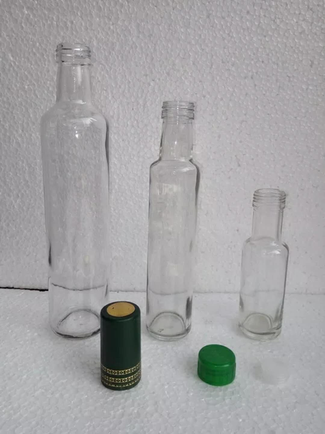 透明圆橄榄油瓶